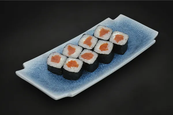 Thin roll with smoked salmon 8 pcs.