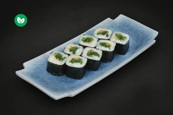 Thin roll with chuka salad 8 pcs.