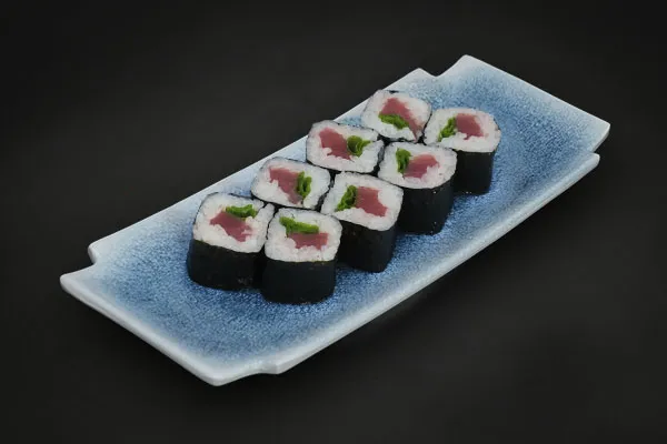 Thin roll with tuna 8 pcs.