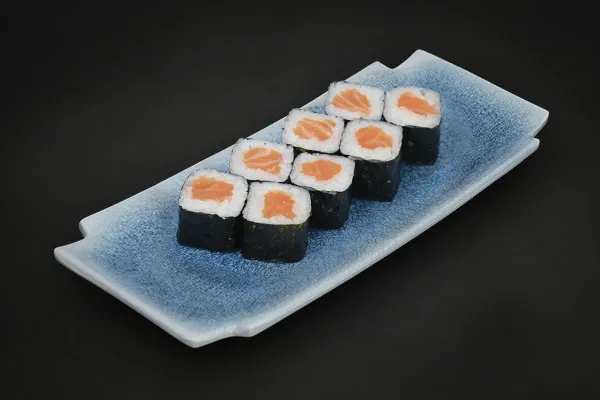 Thin roll with salmon 8 pcs.